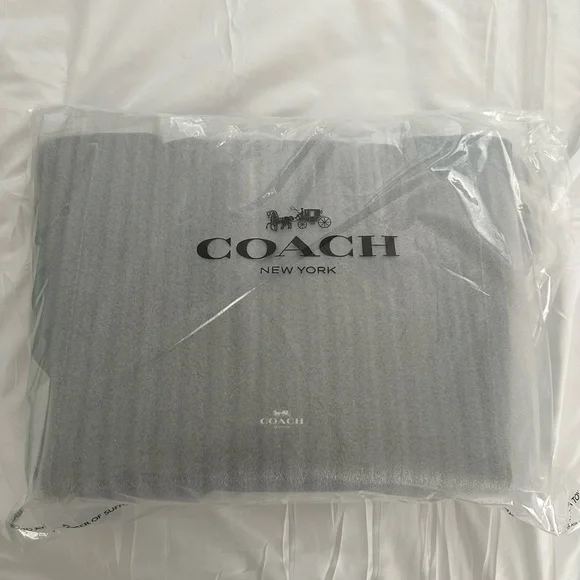 NWT Coach Derby Tote Black Pebbled Leather